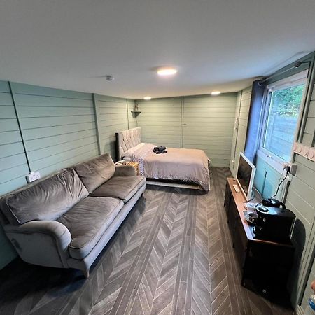Cozy Cabin Independent Ensuite Guildford Exterior foto