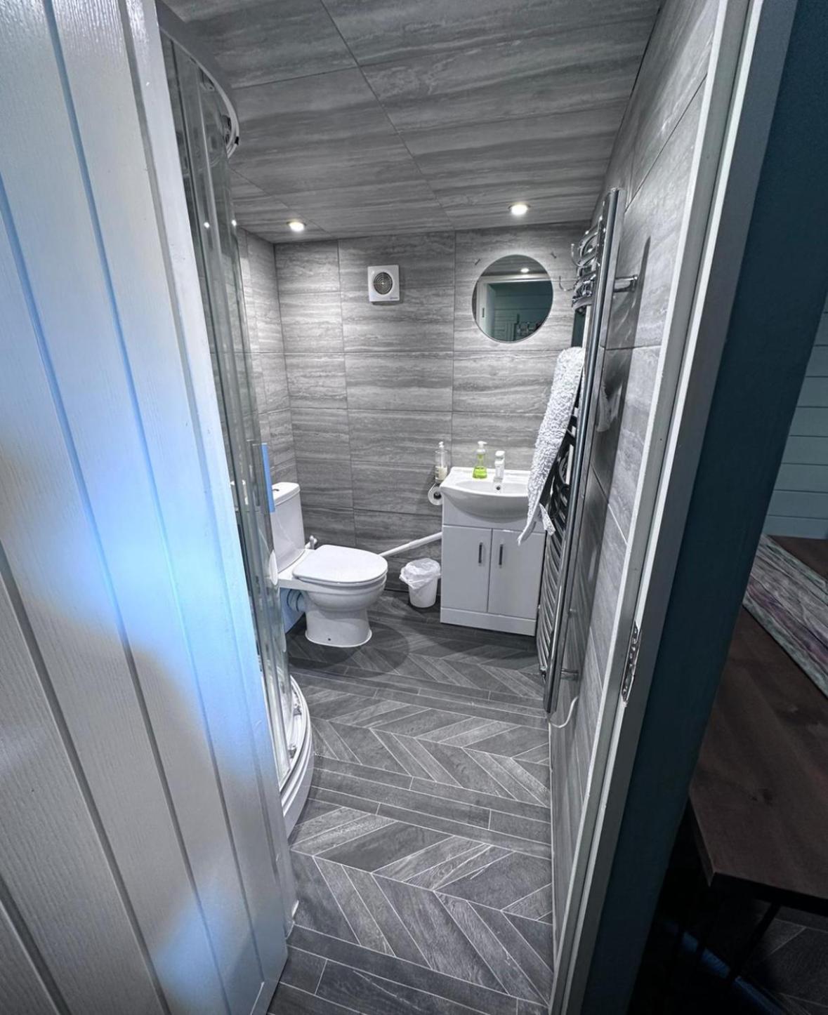 Cozy Cabin Independent Ensuite Guildford Exterior foto
