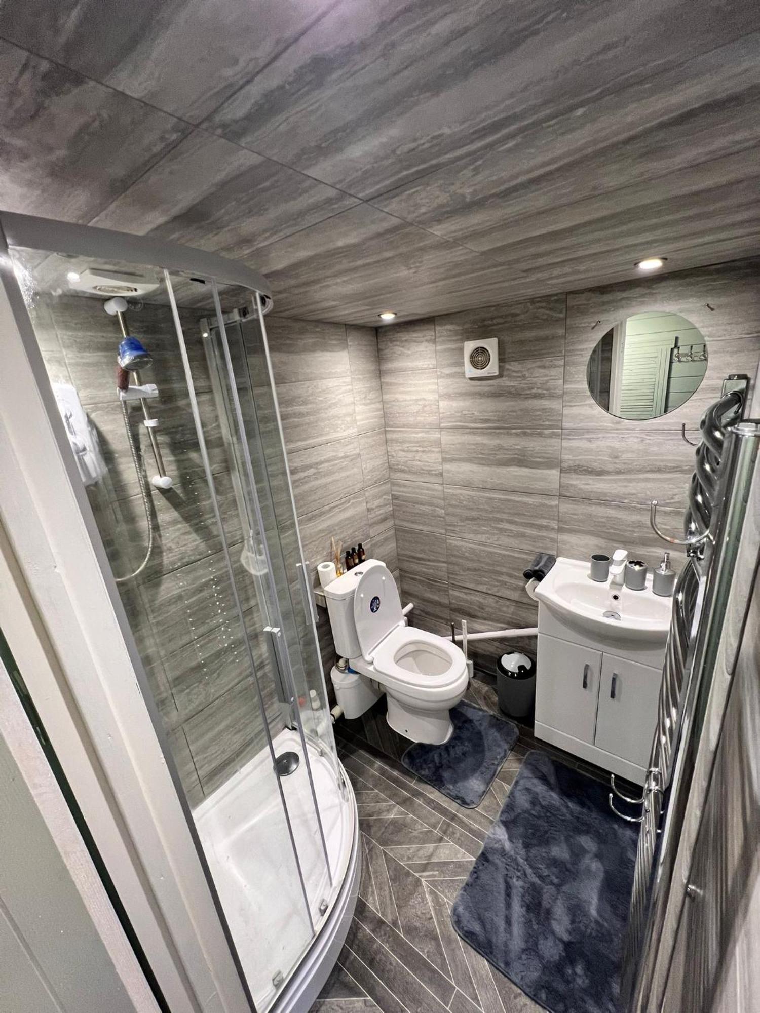 Cozy Cabin Independent Ensuite Guildford Exterior foto